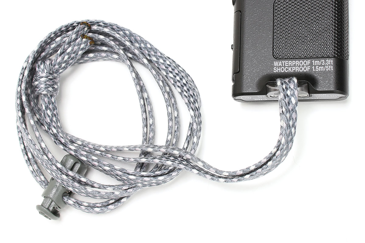 ワタクシの場合、「KeyMission 80」にストラップを付けて首から下げたりポケットに入れたりして持ち歩いています。このカメラがあるだけで、上のようなスナップを自由に撮れるというコトに楽しさを感じています。ちなみに写真のストラップは平たい靴紐です。