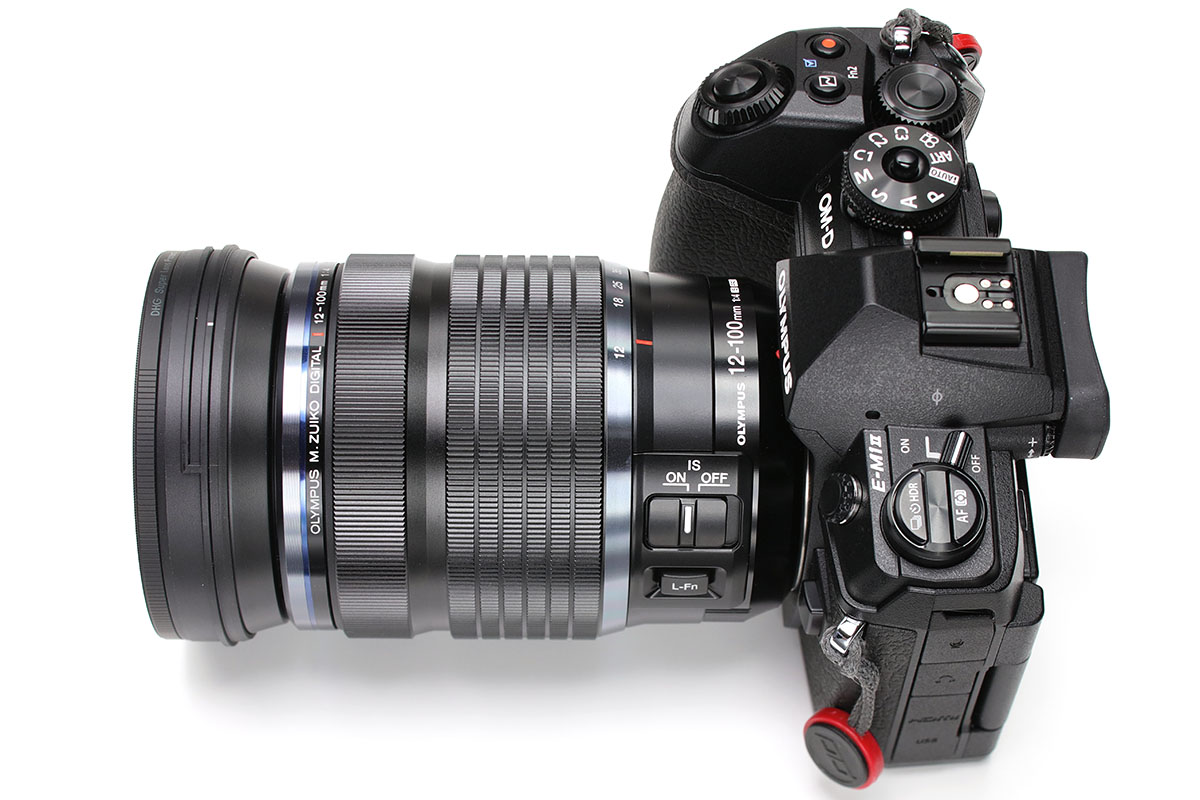今年の2月に購入したオリンパスの「OM-D E-M1 Mark II」。一緒に話題のレンズ「M.ZUIKO DIGITAL ED 12-100mm F4.0 IS PRO」（<a href="https://www.olympus-imaging.jp/product/dslr/mlens/12-100_4ispro/index.html" class="n" target="_blank">公式ページ</a>）も買いました。