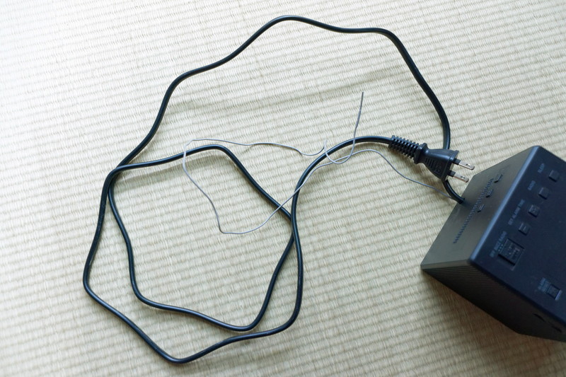 長く、取り替えもできないケーブル。これがもう少し収まり良くなれば……と思わなくもない