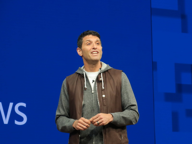Windows 10 Creators Updateについて解説するマイクロソフトのWindows＆Devices担当 エグゼクティブ バイスプレジデントのTerry Myerson