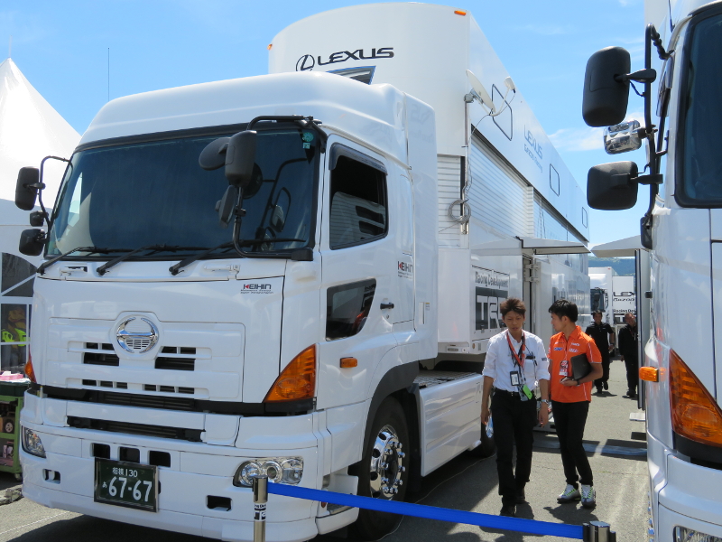 K-MAXの中に光ケーブルが引き込まれている