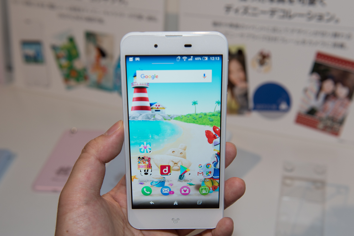 ライブ壁紙「ディズニースプラッシュオブマジック ドナルド」。端末の向きに応じて360度の視点で表示される壁紙