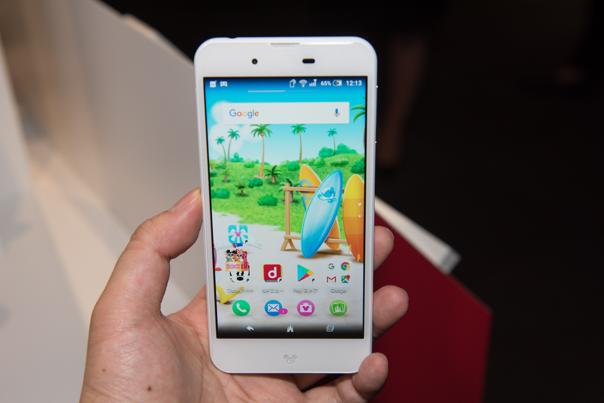 ライブ壁紙「ディズニースプラッシュオブマジック ドナルド」。端末の向きに応じて360度の視点で表示される壁紙