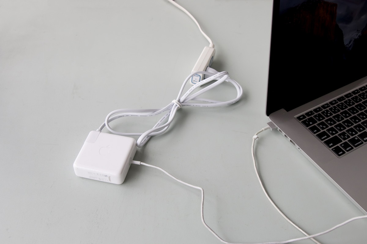 付属の電源ケーブルはAppleのUSB電源アダプタの延長ケーブルとしても利用できる