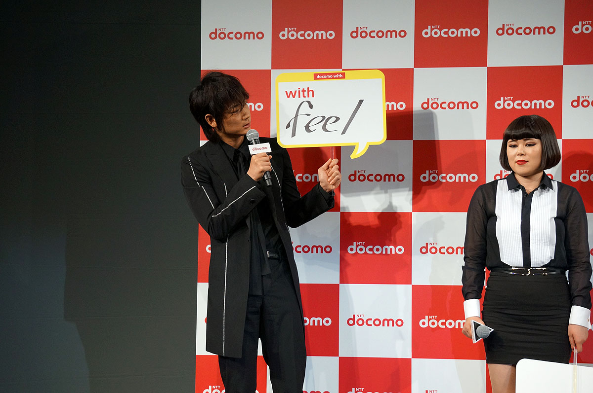 綾野は「feel」と回答