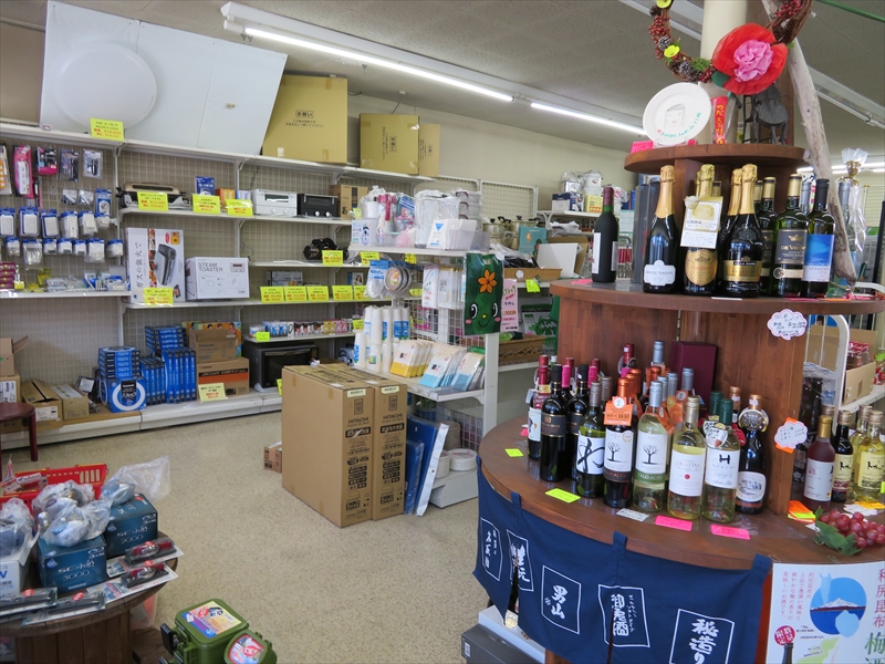 お酒のほかにもさまざまな商品を扱う