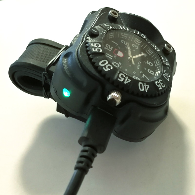 モバイルバッテリーやUSB/ACアダプターから簡単に充電できる