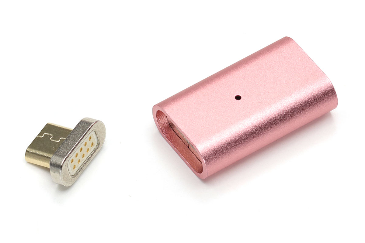 Amazonで購入した「ZRSE」ブランドのアダプターのmicroUSBタイプ。シクミは前出のLightningコネクタータイプと同じです。