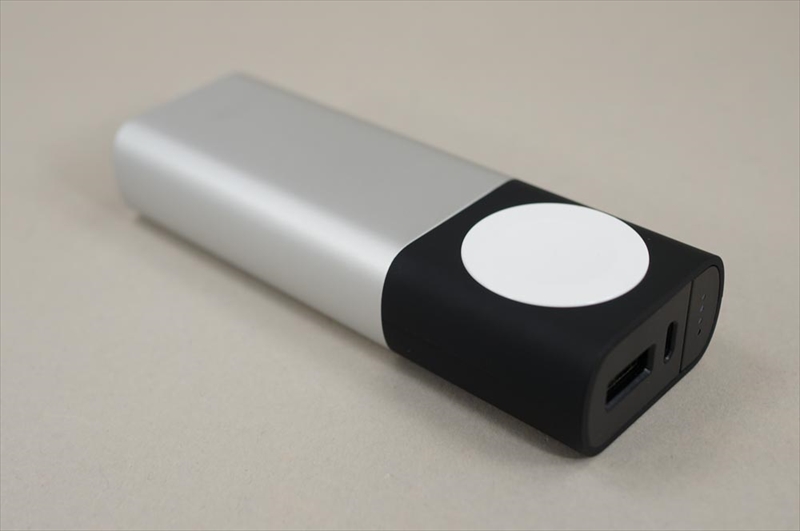 モバイルバッテリはApple Watchの充電機能があるBelkinのValet Charger Power Pack 6700mAh。便利だけどちょっと高価