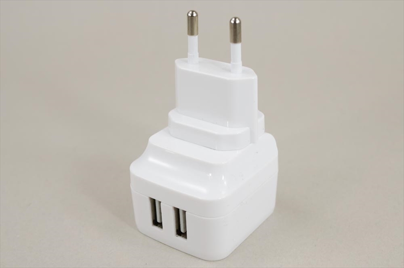 サブで使っているCheeroの「Miracle Charger」。プラグを変換できるのが便利