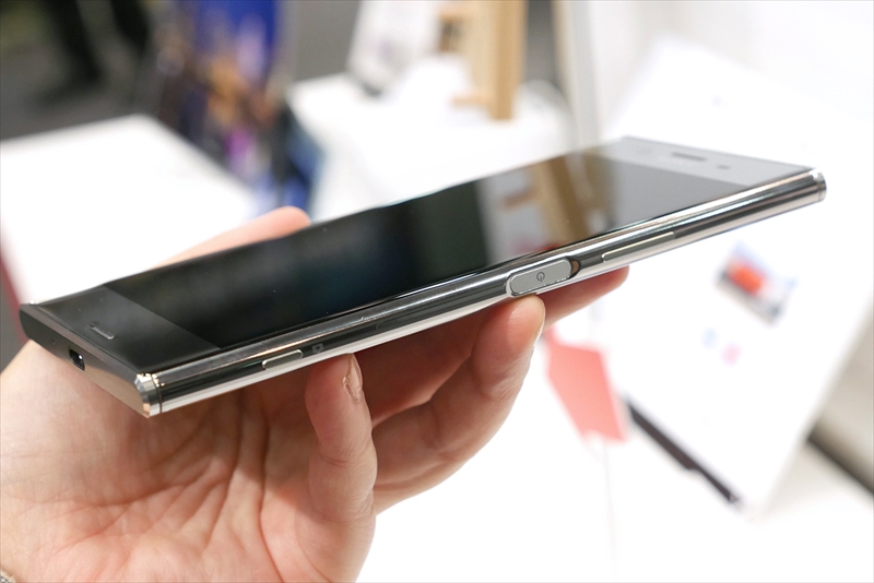 全方位でピカピカな「Xperia XZ Premium SO-04J」