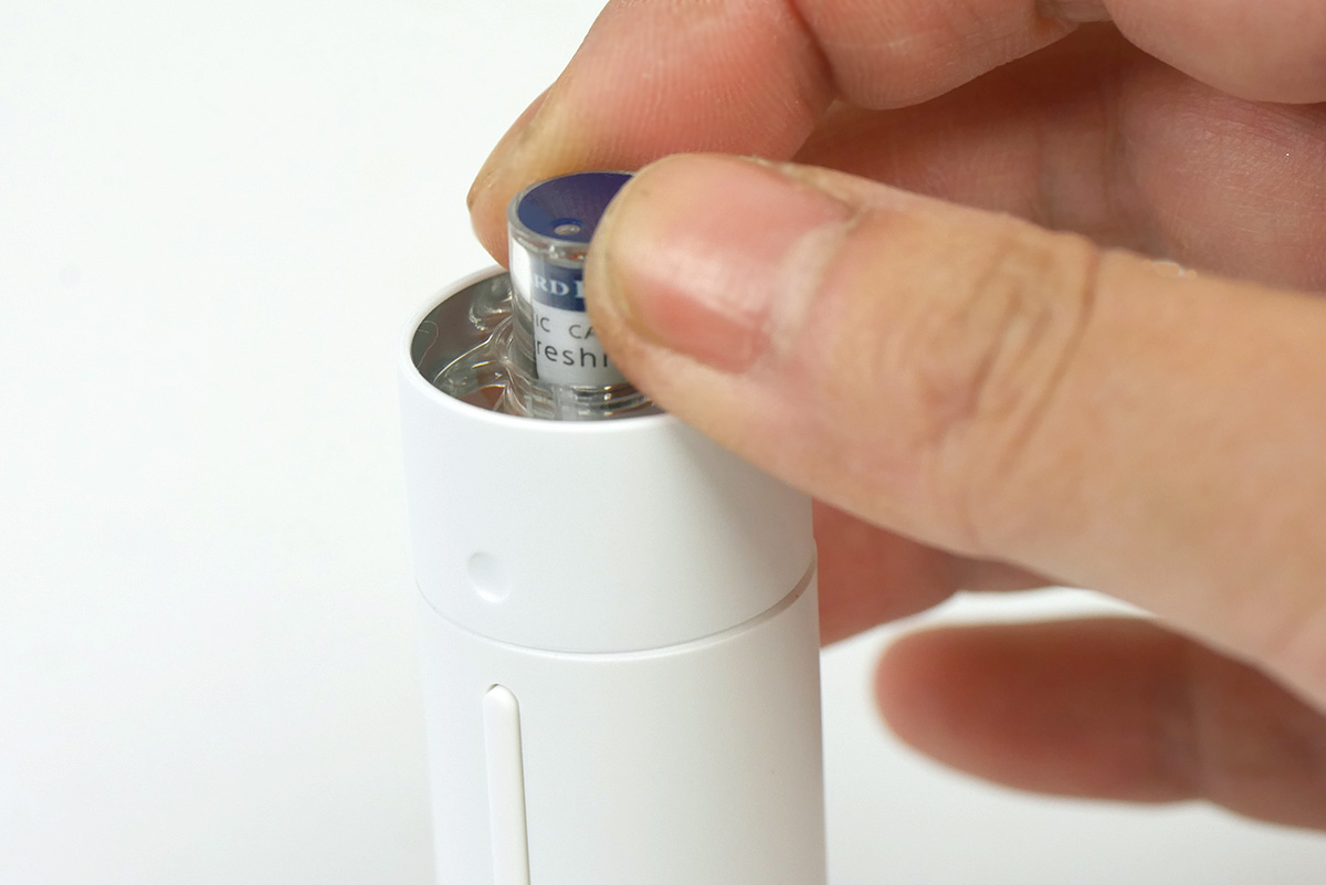 カートリッジを中にセット