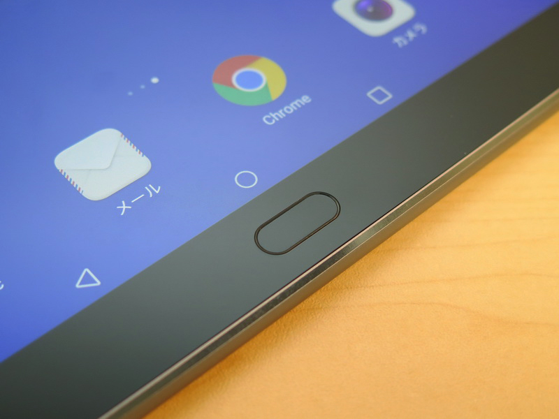 指紋認証センサーはP10 PlusやP10と共通のものを採用。これもナビゲーションキーの役割を設定することが可能。