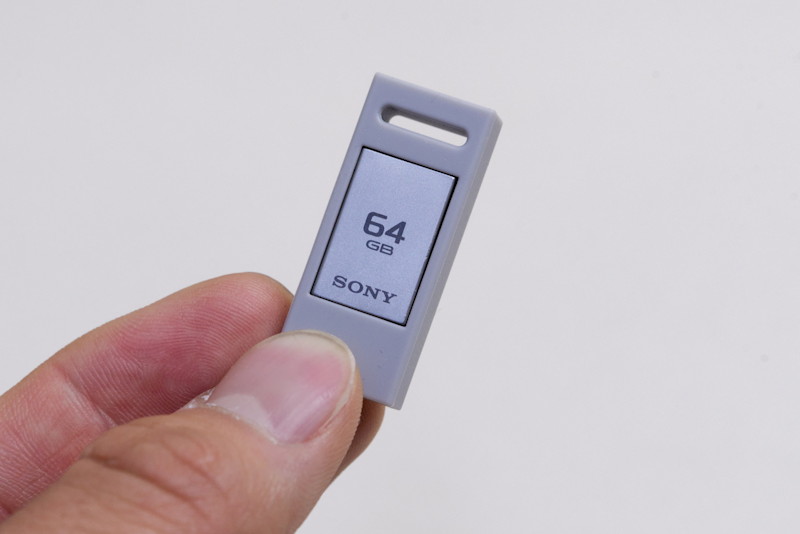 あまりに小さいので、付属のシリコンケースにはめ込んで持ち運ぶのがおすすめ