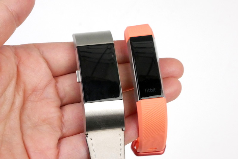 「Fitbit Charge 2」（左）と「Fitbit Alta HR」
