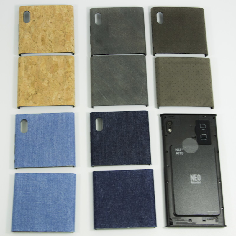 新追加の「TWOTONE」ケース。上段は左からコルク、ストーン、パンチングスエード。下段左の2種類はウォッシュデニムとブリーチデニム。各1580円～1980円（税込、上下別）。