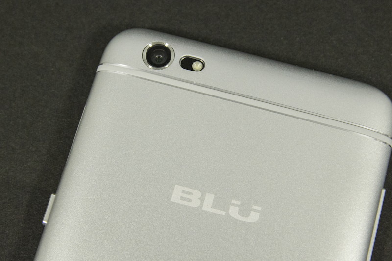 800万画素のメインカメラを搭載