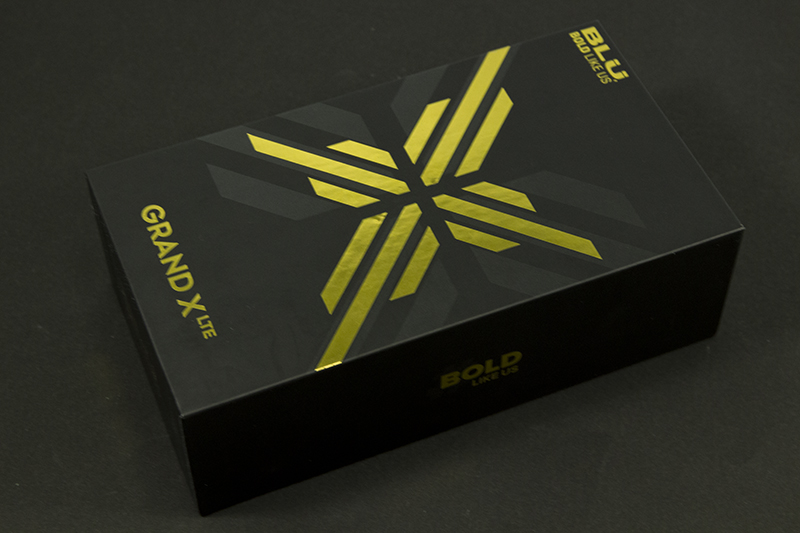 nanoSIMスロットは2つ搭載（1つはmicroSDと兼用）。DSDSは非対応