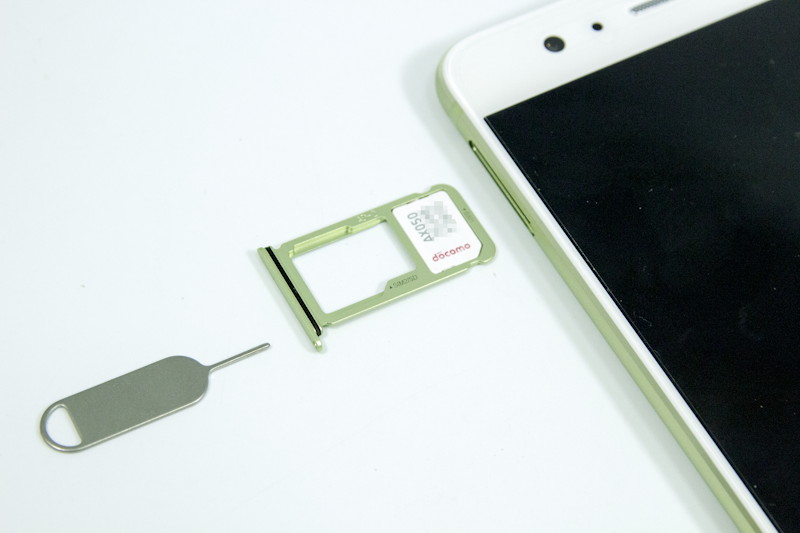 DSDSをサポート、SIMスロットのうち1つはmicroSDと兼用