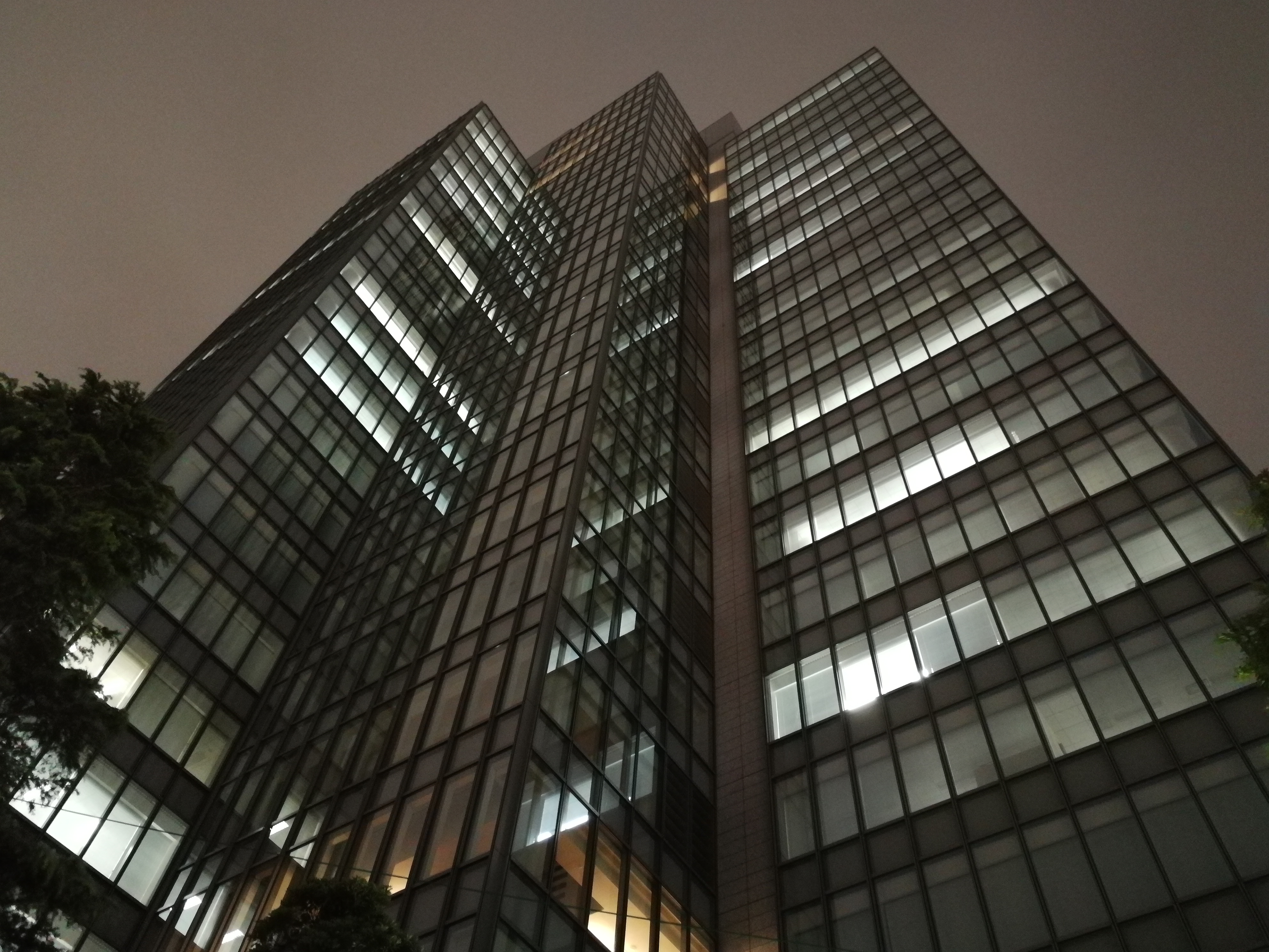 夜間の撮影サンプル。3968×2976ドット