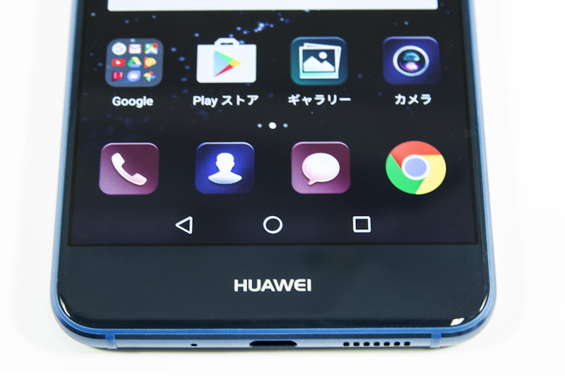 背面に指紋センサーを備える