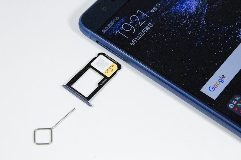 nanoSIMスロットとmicroSD/nanoSIM兼用スロット、DSDSには非対応