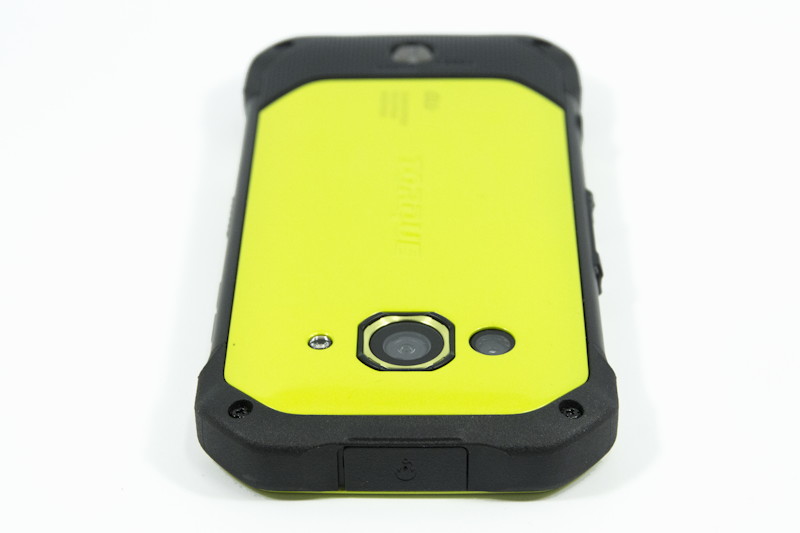 右側面中央の電源ボタンは指紋センサー兼用