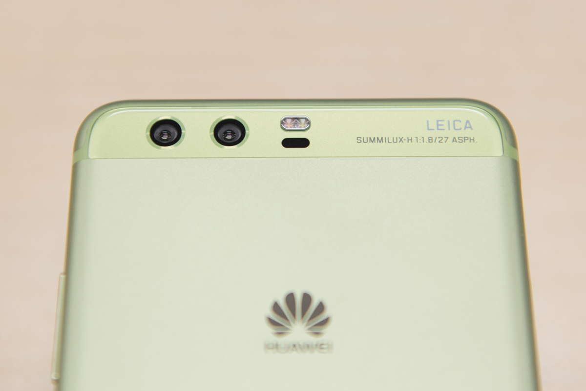 「HUAWEI P10 Plus」のダブルレンズカメラ