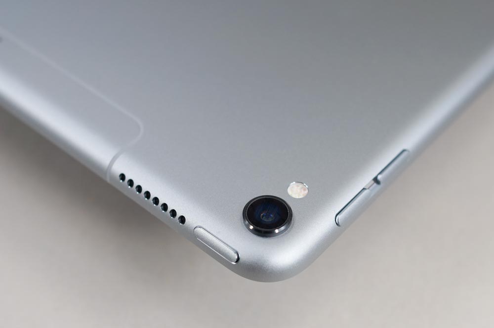 上端側にもスピーカーがあるのがiPad Proの特徴