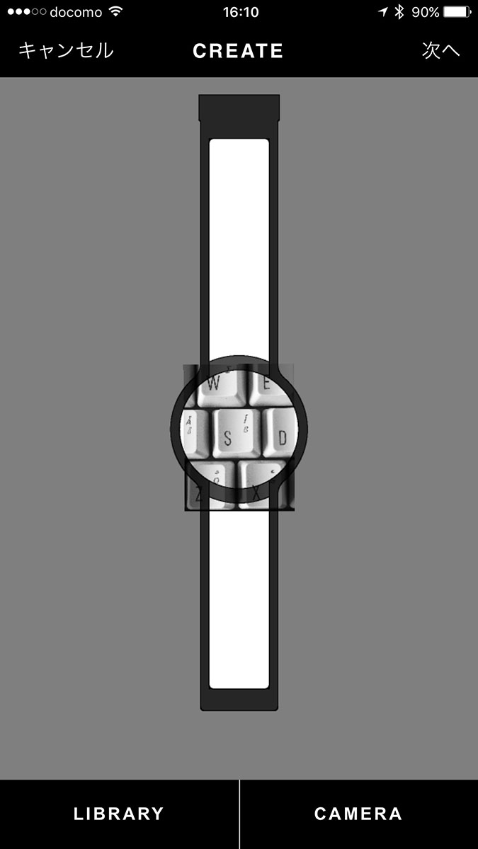 画像を縮小・拡大・回転しつつ、時計の文字盤やバンドにうまく入るようにレイアウトします。縦長の画像がなかったので、今回はバンド部は画像ナシの無地（白）で。少々のフィルター処理も可能。時刻表示（時計）はデジタルやアナログのものを画像の上に乗せる感じでレイアウト。位置は自由に変えられます。