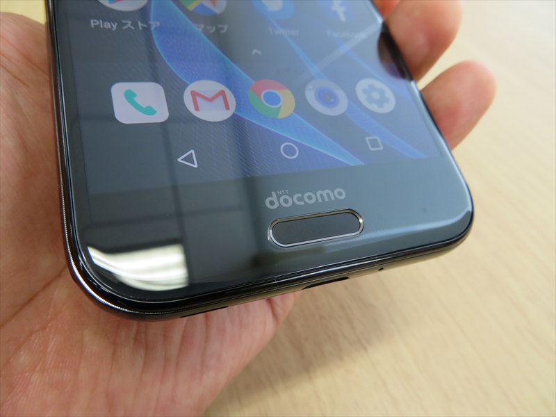 指紋センサーはディスプレイ下部に