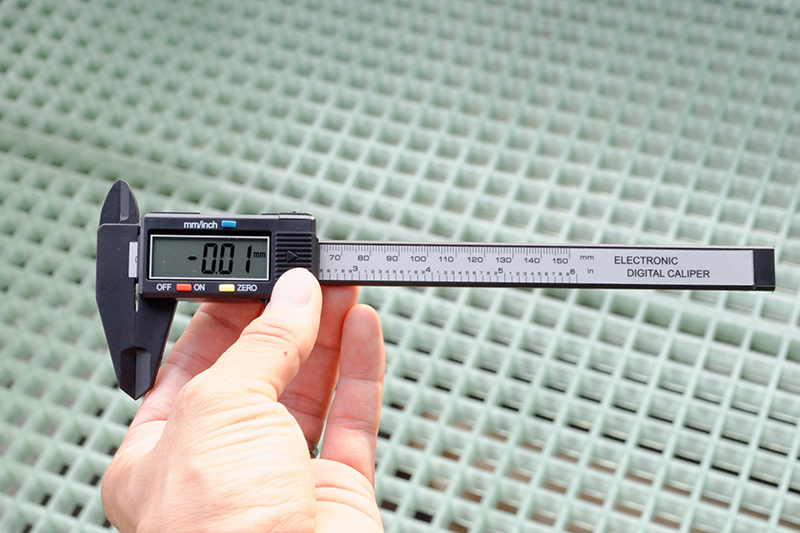 税抜700円の激安デジタルノギス