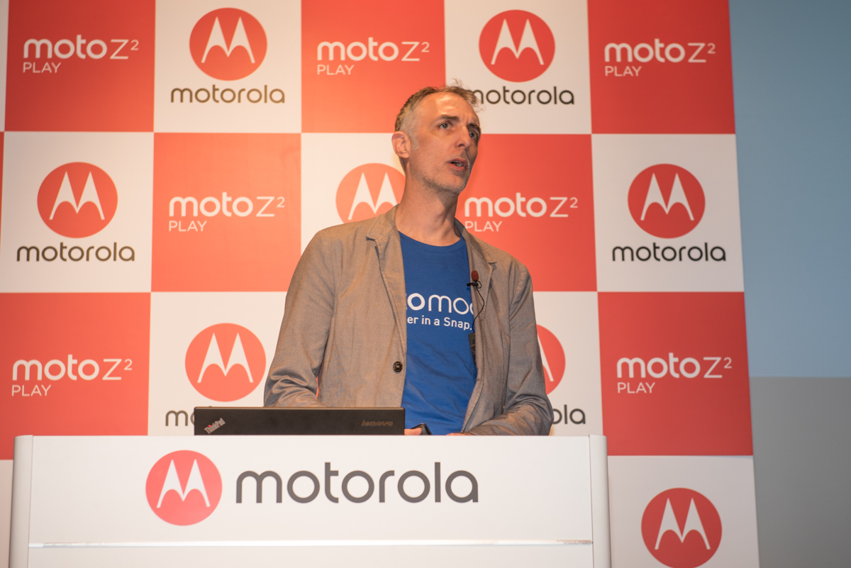 米モトローラ・モビリティのエンジニアでMoto Modsチームのクリスチャン・フラワーズ氏