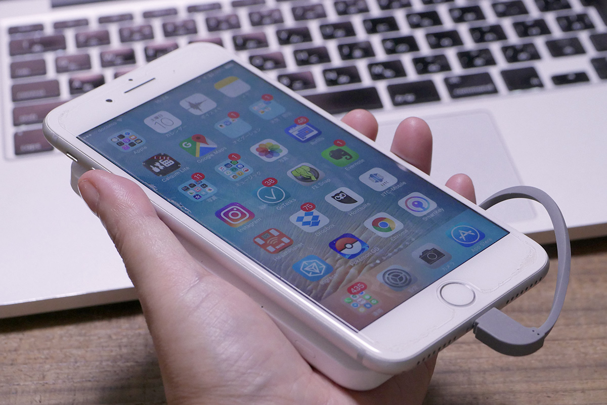 iPhone 7 Plusを充電しながら操作できます