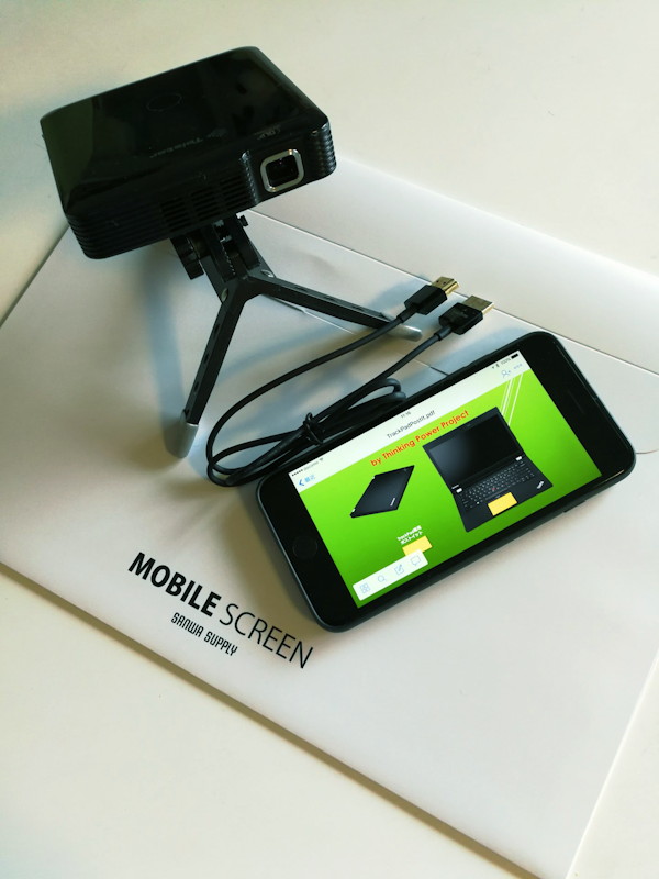 なんとこれだけ持ち歩いても総計650グラム。もはやスマホベースのモバイルプレゼンは、最もアクティブなプレゼンテーションとなりそうだ