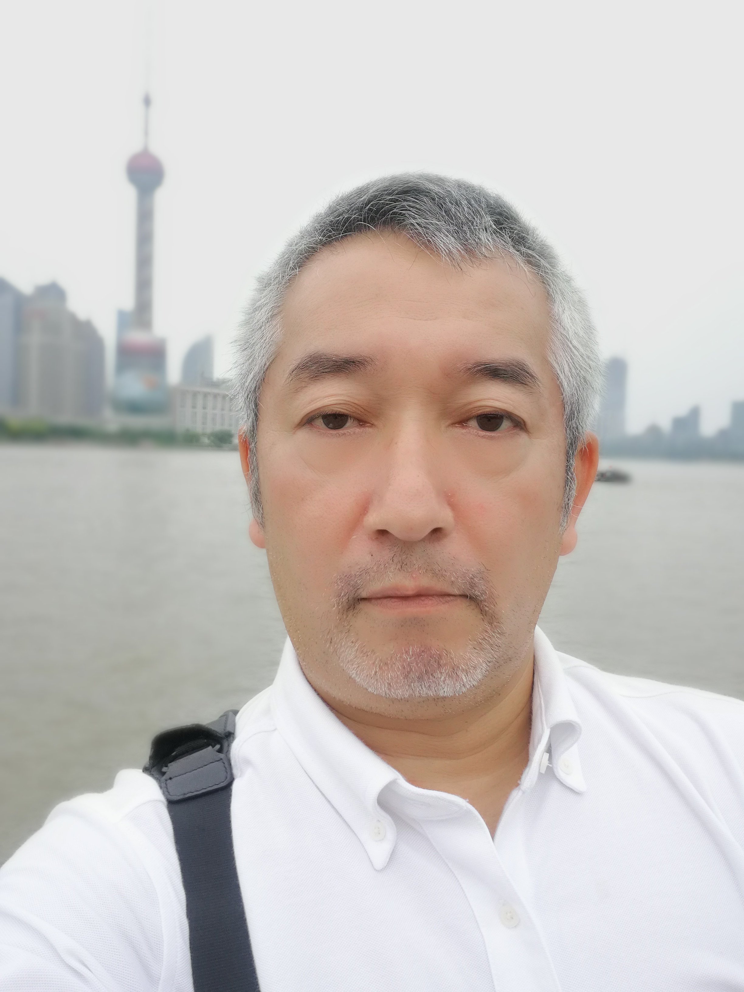 ビューティーレベルを上げて、芸術的ボケ味もオンにして撮影