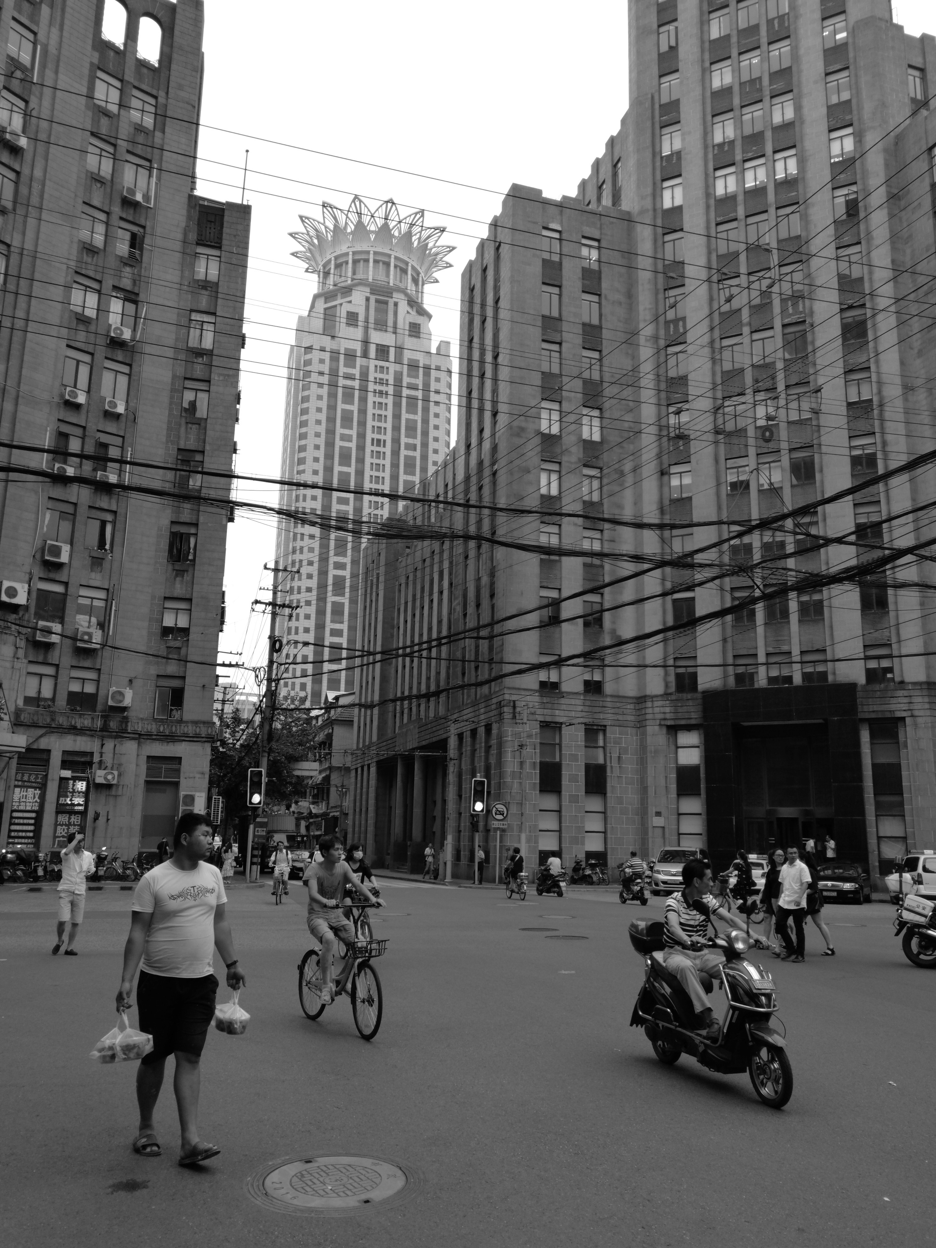 画素数が増えたためか、モノクロの画質はP9よりも向上した印象