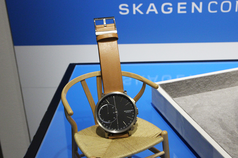 活動量計機能を備えたSKAGENのハイブリッドウォッチ（2016年9月のフォッシルジャパン発表会より）