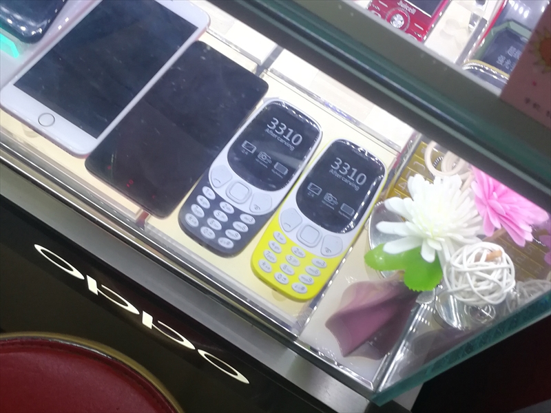 携帯ビルにあったNokia 3310のコピー品