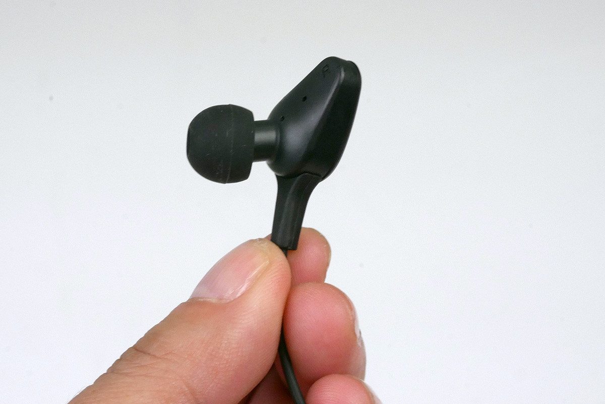 標準でXS、S、M、Lの４サイズの純正シリコン製イヤーピースが付属しています