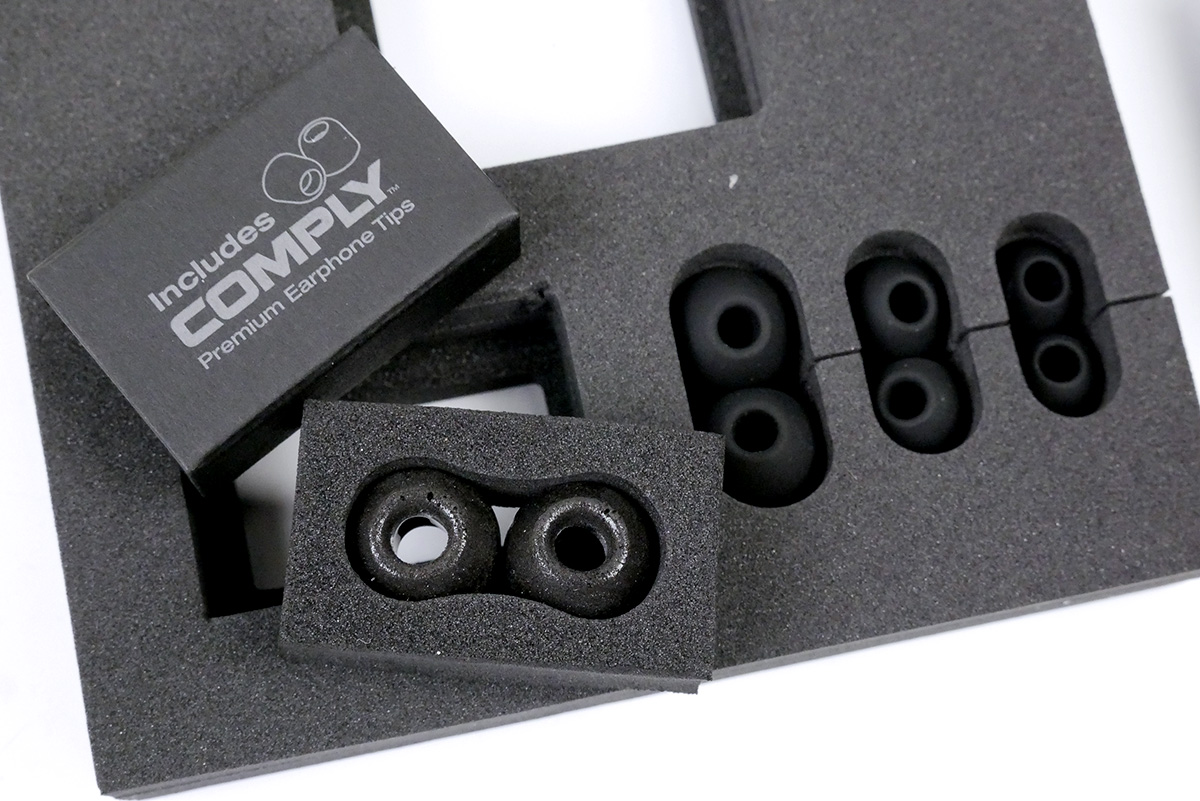 「Comply」が同梱されておりました