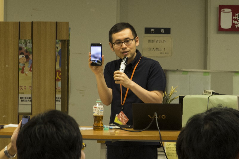 「HTC U11 HTC33」を紹介するHTC マーケティング部門 シニアマネージャー 西村啓太氏