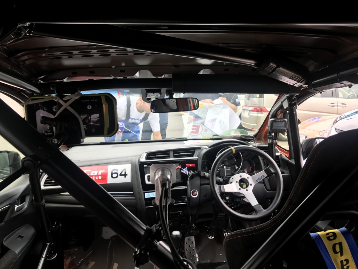 レース車両に取り付けられた「TORQUE G03」