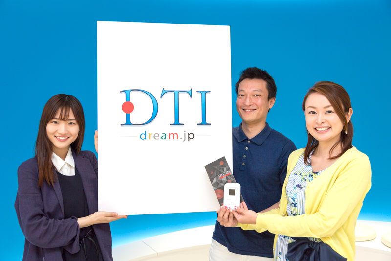 佐々木愛氏（写真右端）