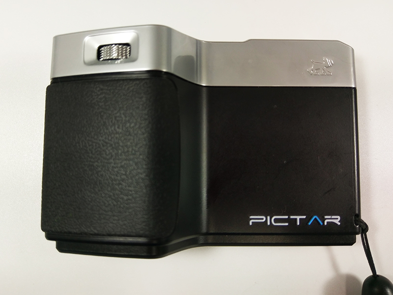 前面のダイヤルはズーム。押し込むとインカメラやサブカメラ（iPhone 7 Plusのみ）に切り替えられる