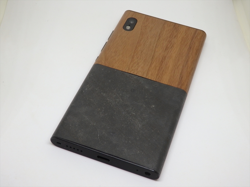 新しく購入した「NuAns NEO [reloaded]」です。トップがウッド、ボトムがストーンのカバーにして少し渋くしてみました。