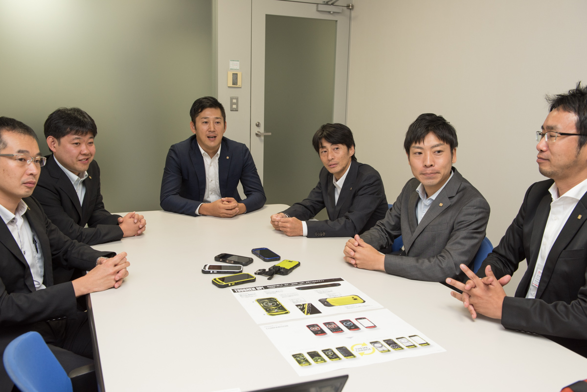 左から時計回りに財津氏、大野氏、三輪氏、田野氏、西川氏、玉井氏