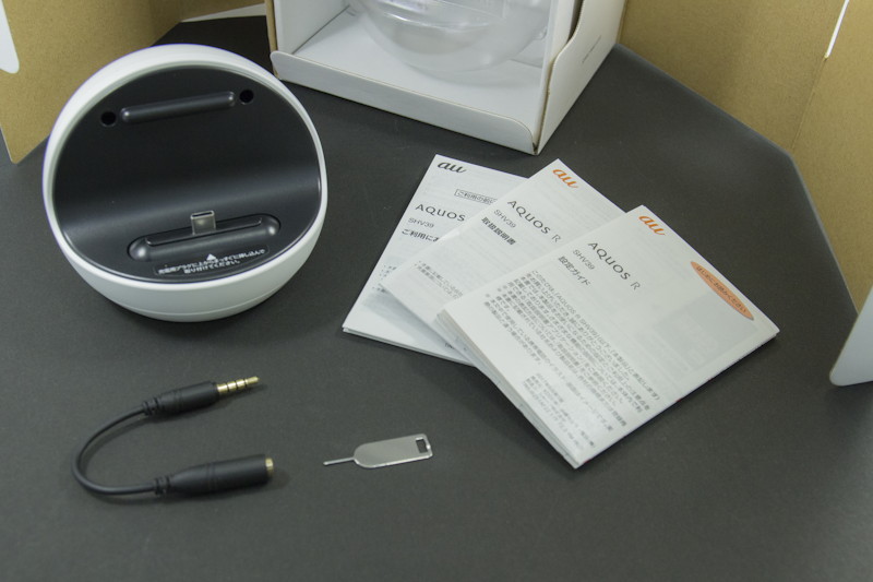 ロボクル、テレビアンテナケーブルが付属。USBケーブルや充電器は付属しない