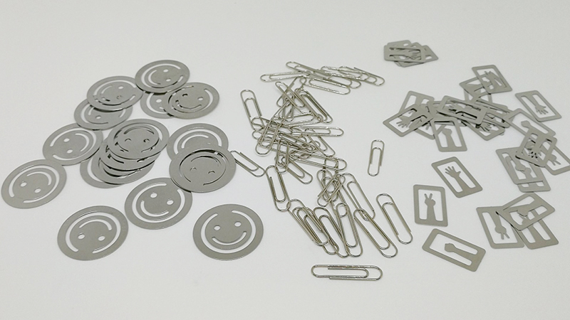 オシャレなペーパークリップはいろいろあるが、今回は昔ながらの形状が最適だ