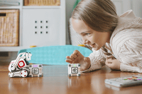 感情表現豊かなAIロボット「COZMO」、タカラトミーが9月発売